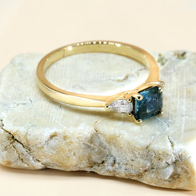 Yellow Gold Australian Sapphire & Diamond Ring