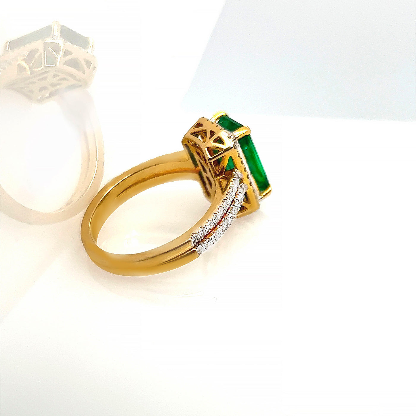 18K Yellow Gold Emerald & Diamond Ring