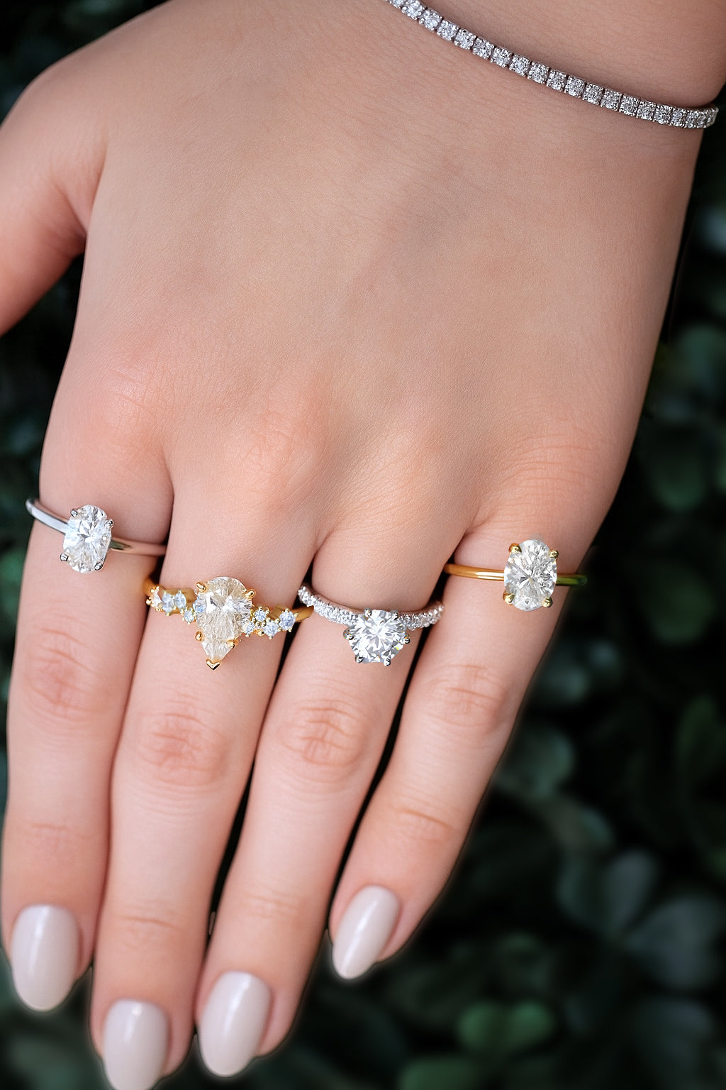 The Vera Ring - Lab Grown Diamond with 6-claws and Fine Pave Band