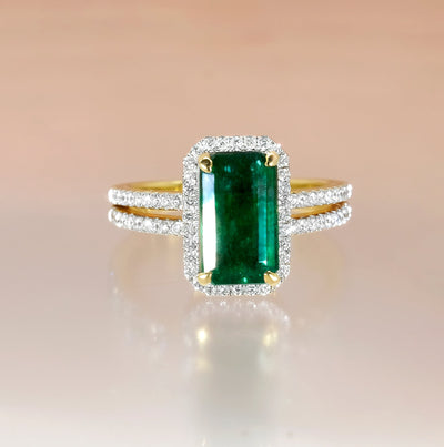 18K Yellow Gold Emerald & Diamond Ring