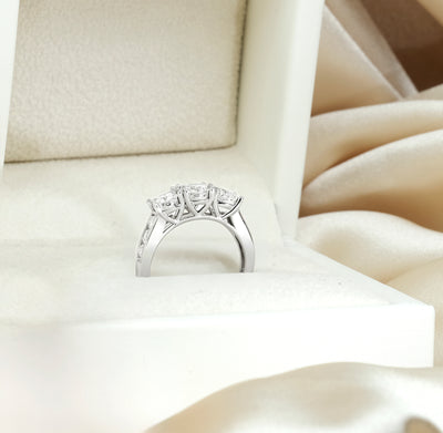 18K White Gold Diamond Anniversary/Engagement Ring