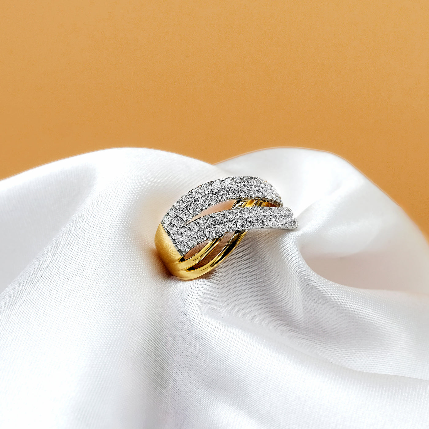 18k White & Yellow Gold Diamond Ring