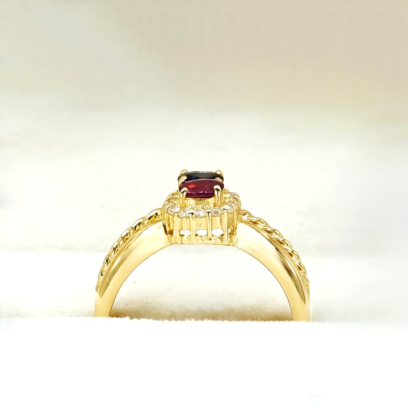 18K Yellow Gold Sapphire & Diamond Ring