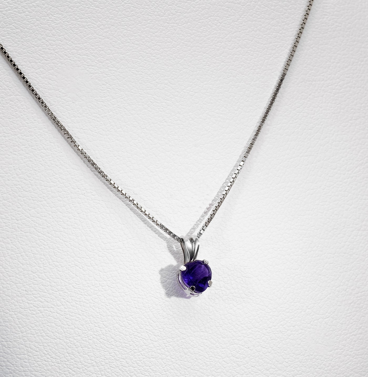 10K White Gold Amethyst Pendant