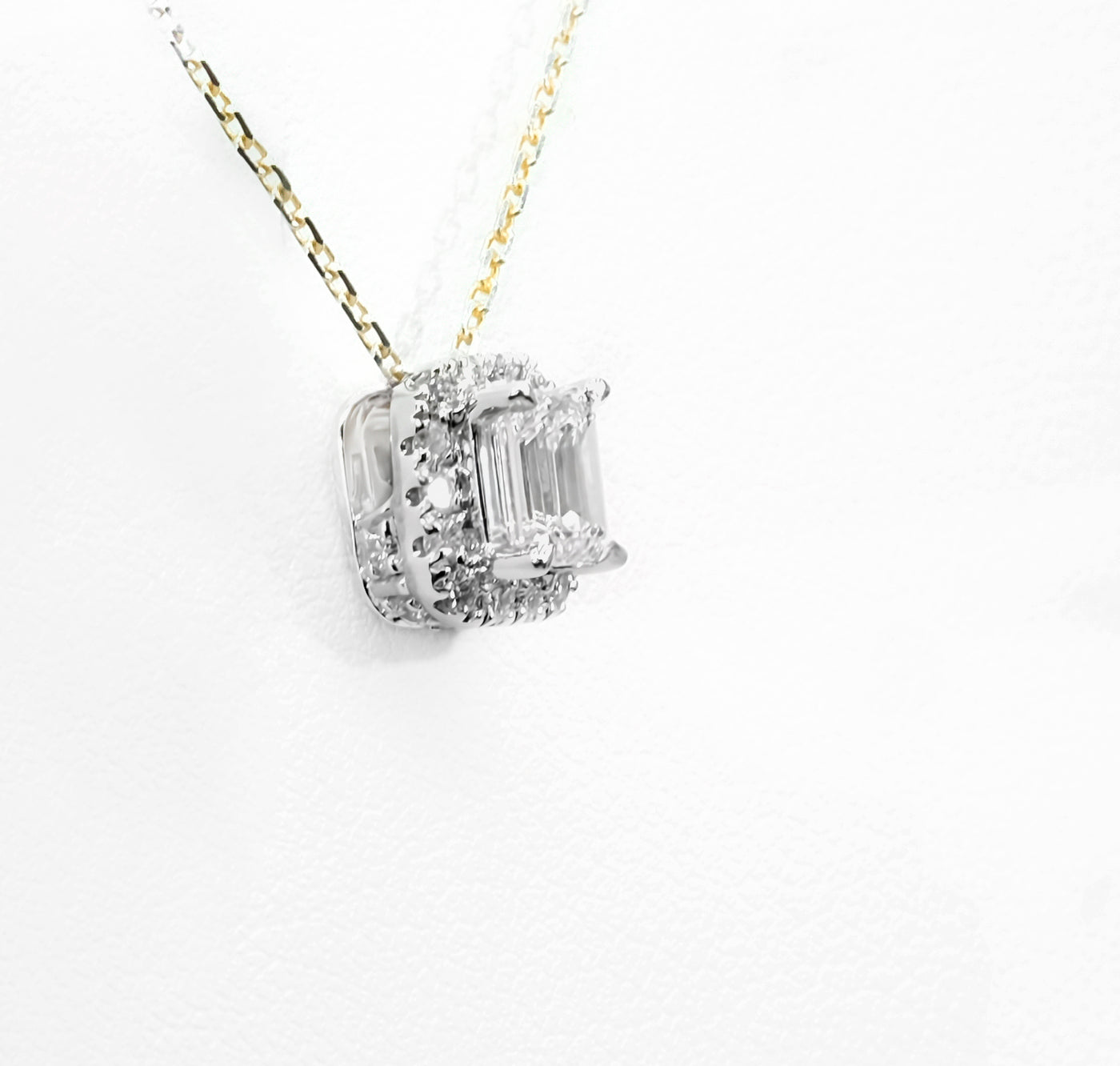 18K White Gold Lab Grown Diamond Pendant
