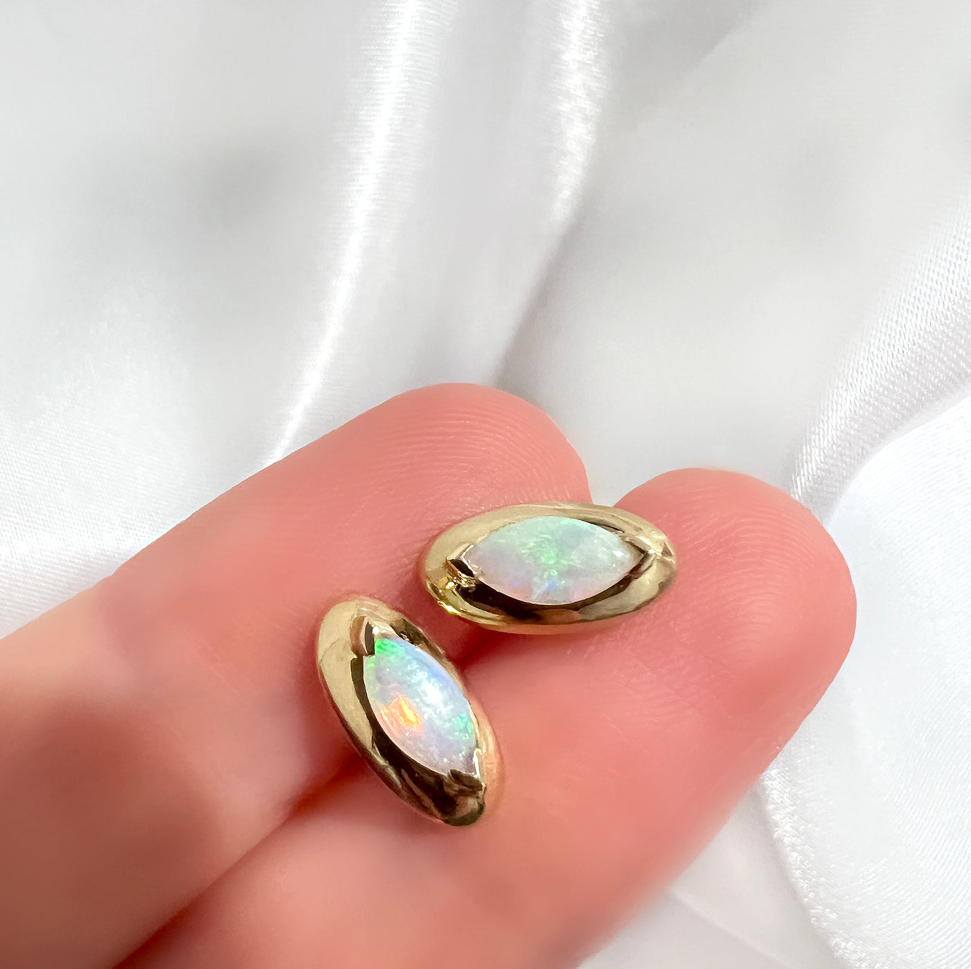 Stud Earrings with Opal in 9K Yellow Gold