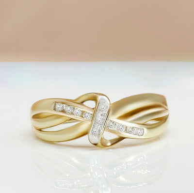 Waves Design Diamond Ring