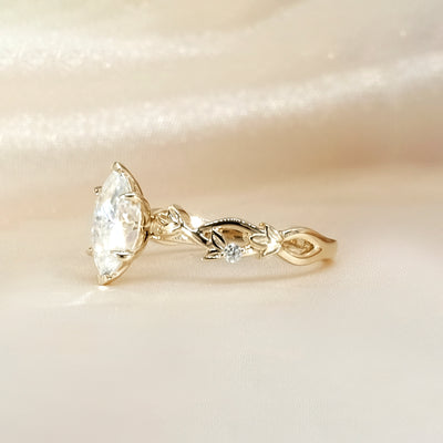 The Liana Ring - Solitaire Leaf Design