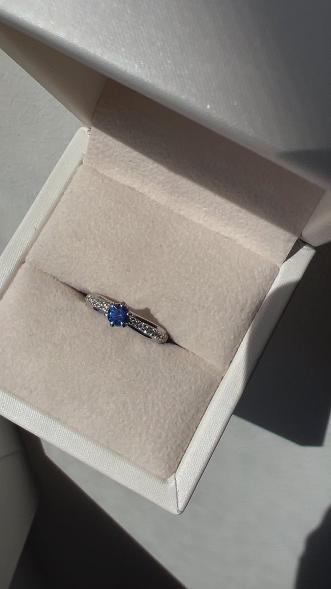18K White Gold Sapphire & Diamond Ring