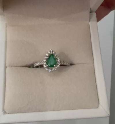 18K White Gold Emerald & Diamond Ring